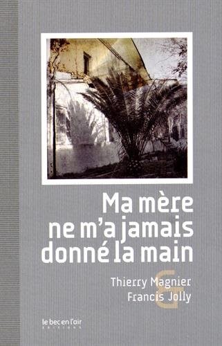 Ma mère ne m'a jamais donné la main