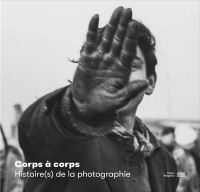 Corps a corps / album de l'exposition: UNE HISTOIRE DU CORPS PHOTOGRAPHIE XXE XXIE SIECLE