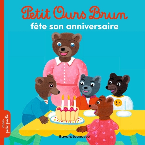 Petit ours brun fête son anniversaire