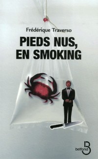 Pieds nus, en smoking