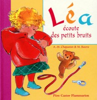 Léa écoute des petits bruits