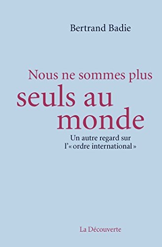 Nous ne sommes plus seuls au monde: Un autre regard sur l' ordre international  (CAHIERS LIBRES)