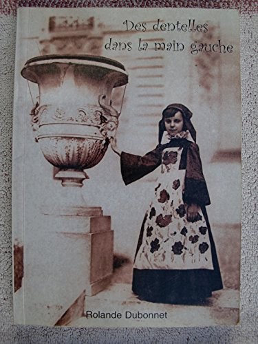 Des dentelles dans la main gauche