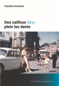 Des cailloux bleus plein les dents