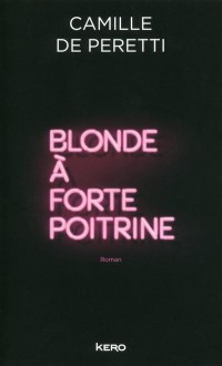 Blonde à forte poitrine