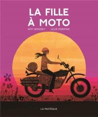 La fille à moto