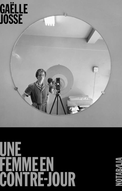 Une femme en contre-jour