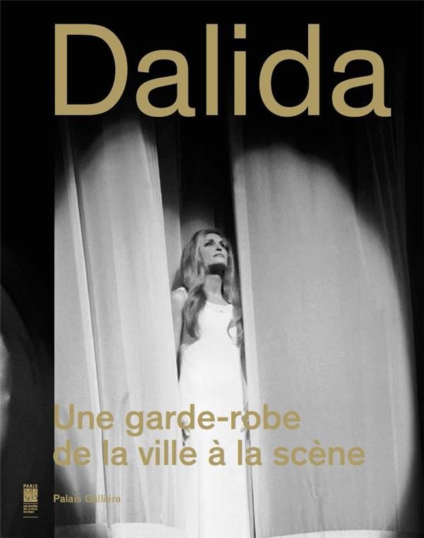 Dalida : Une garde-robe de la ville à la scène