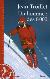 Un homme : des 8 000