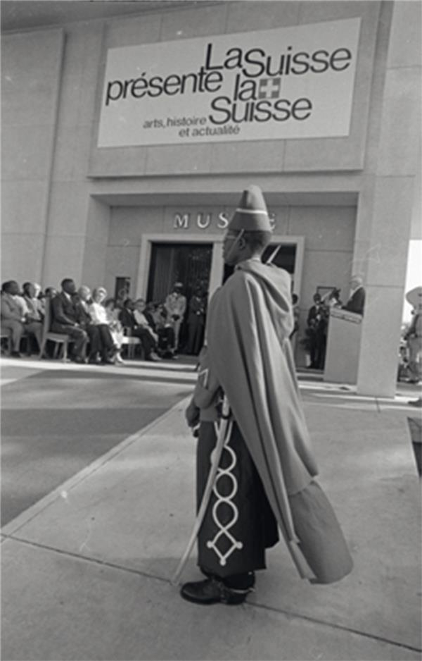 EXPOSER LA SUISSE A DAKAR. DESIGN GRAPHIQUE ET DIPLOMATIE CULTURELLE DANS LE SENEGAL POSTCOLONIAL (1