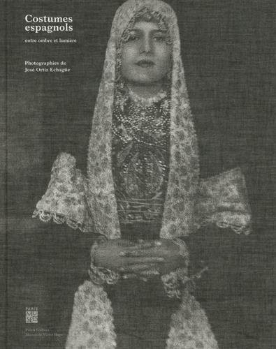 Costumes espagnols : Entre ombre et lumière