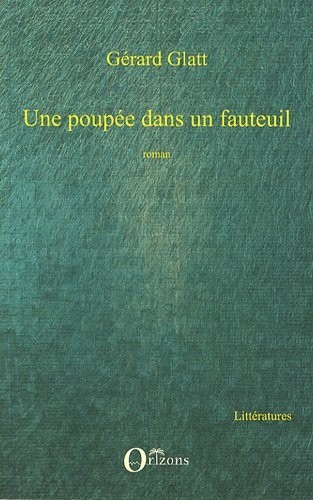 Une poupée dans un fauteuil