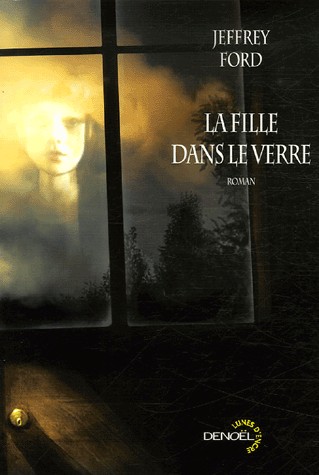 La fille dans le verre