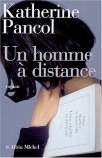 Un homme à distance