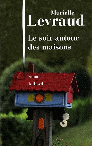 Le Soir autour des maisons