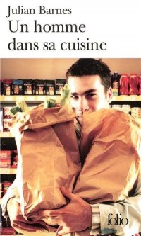 Un homme dans sa cuisine