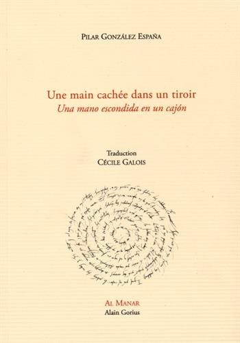 Une main cachée dans un tiroir