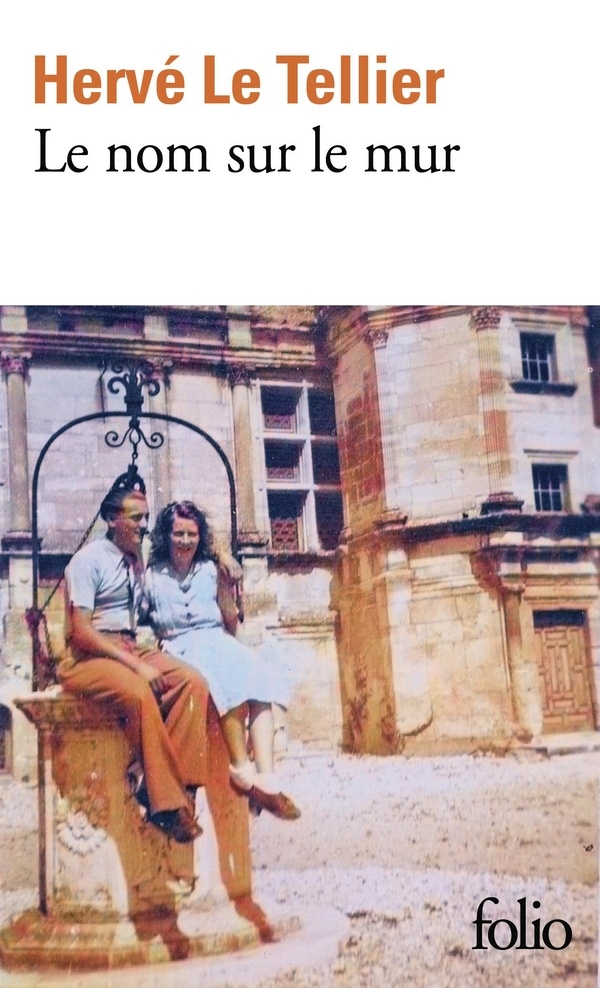 Le nom sur le mur