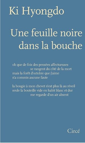 Une feuille noire dans la bouche